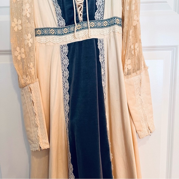 VTG 1970s Gunne Sax by Jessica Maxi Dress Small Lace Sleeves Ivory + Blue Velvet - Picture 3 of 16